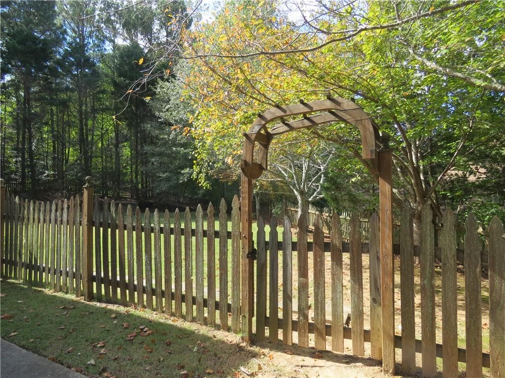 7 bedroom, 8 bathroom, 9,338 sq ft single family residence under contract at 5335 Saville Drive, Acworth, GA 30101 — photo 9
