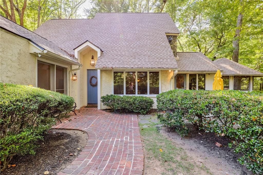 3 bedroom, 3 bathroom, 2,783 sq ft single family residence sold at 4322 Stonehaven Trace, Roswell, GA 30075