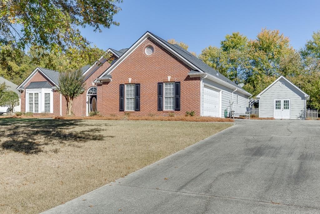905 Cruce Lake Drive, Hoschton, GA 30548 — most recent listing photo