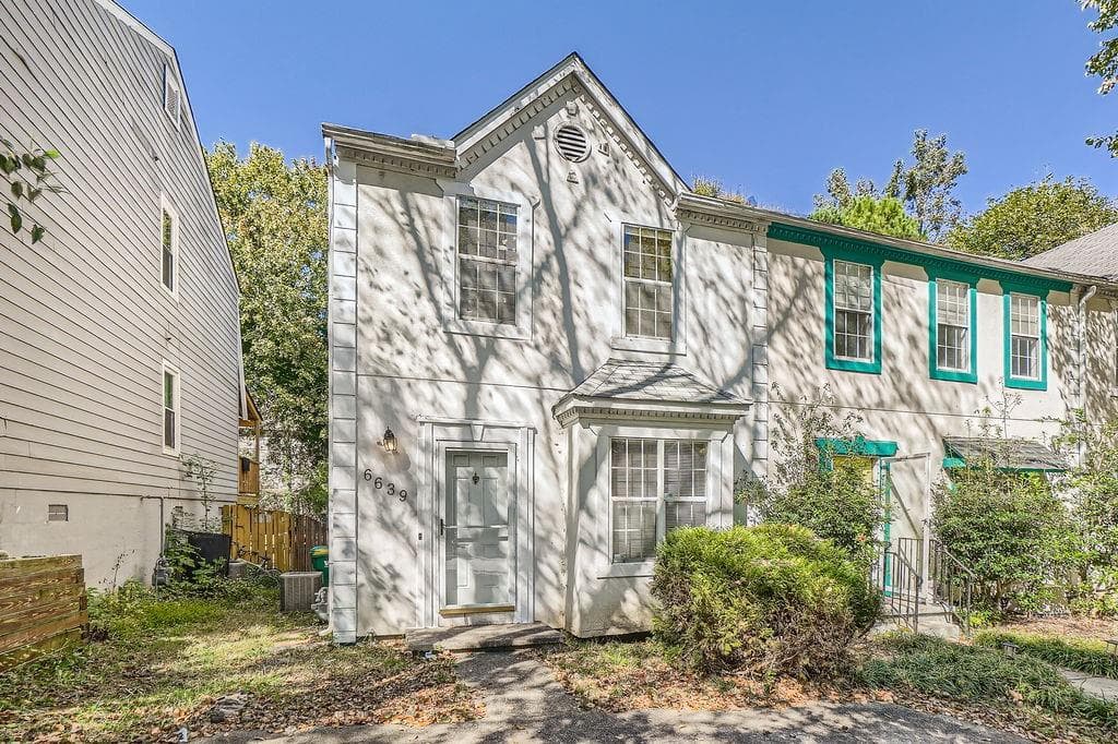 2 bedroom, 3 bathroom townhouse sold at 6639 Meadow Green Circle, Peachtree Corners, GA 30092