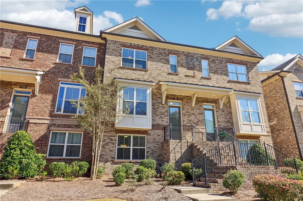 3 bedroom, 4 bathroom townhouse sold at 120 Laurel Crest Alley, Johns Creek, GA 30024