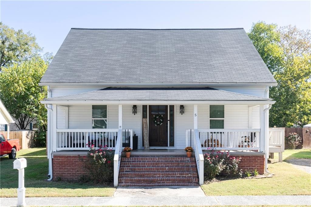 3 bedroom, 2 bathroom single family residence sold at 5 Oak Street, Aragon, GA 30104