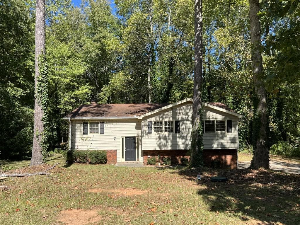 5 bedroom, 2 bathroom, 1,450 sq ft single family residence sold at 6883 Lakeshore Drive, Douglasville, GA 30135