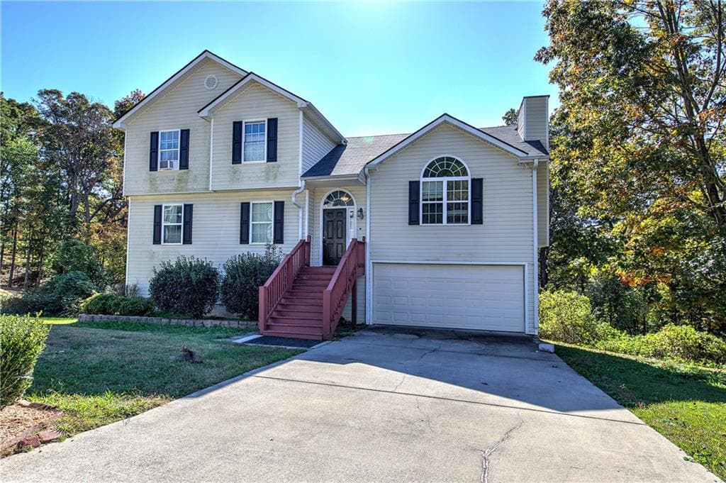 5 bedroom, 3 bathroom single family residence sold at 4034 Sydney Circle, Dalton, GA 30721