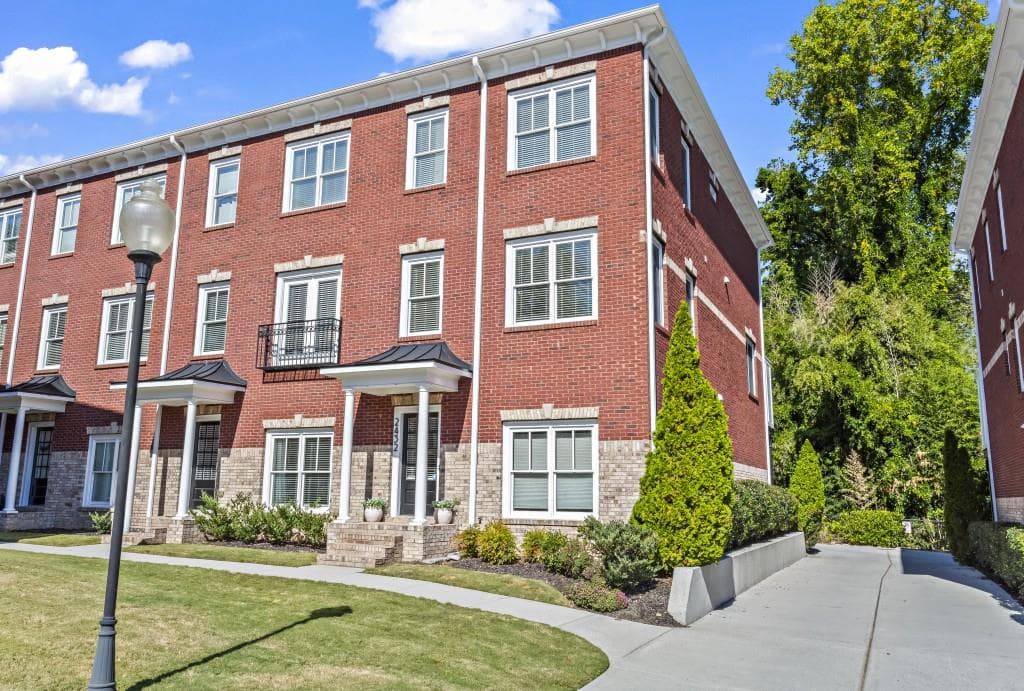 3 bedroom, 4 bathroom, 2,200 sq ft townhouse sold at 2432 Dresden Park Circle 2432, Atlanta, GA 30345