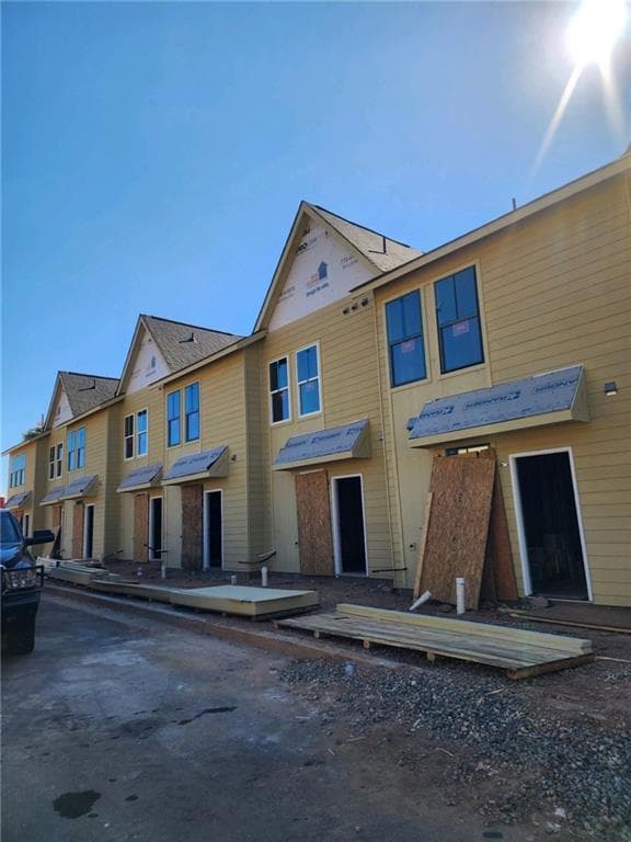 2 bedroom, 3 bathroom, 1,086 sq ft townhouse sold at 1095 Tucker Avenue 202, Atlanta, GA 30310