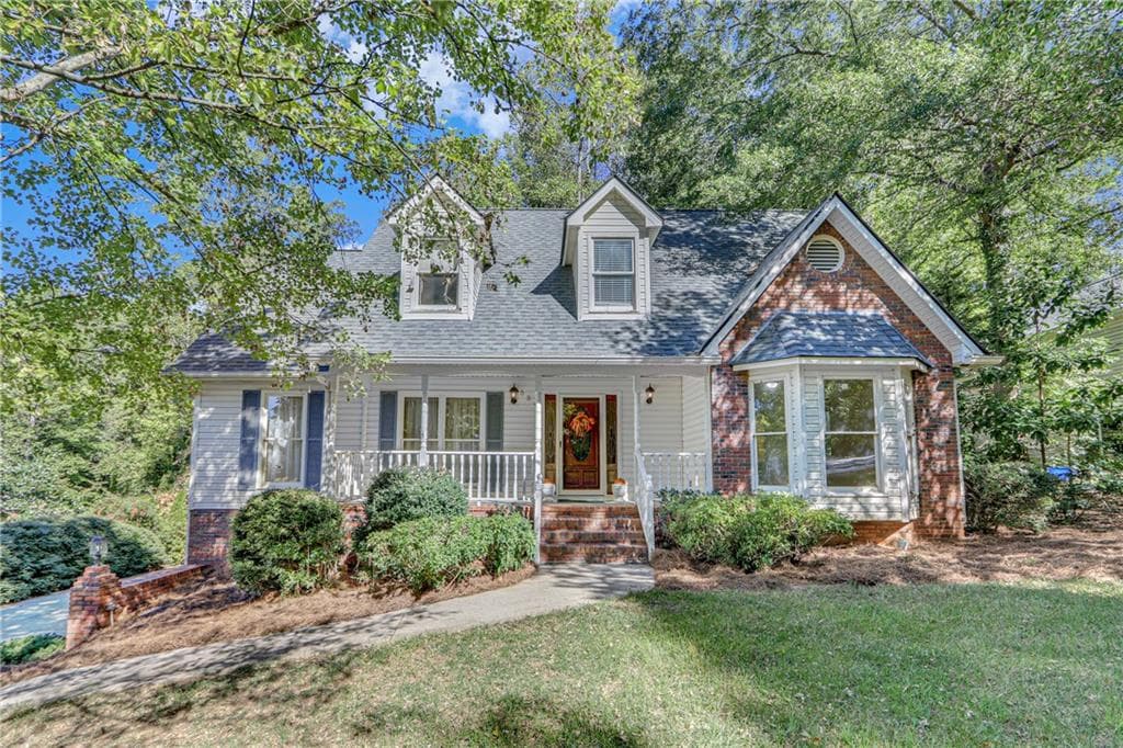 4 bedroom, 3 bathroom single family residence sold at 554 Ridgeview Drive, Gainesville, GA 30501