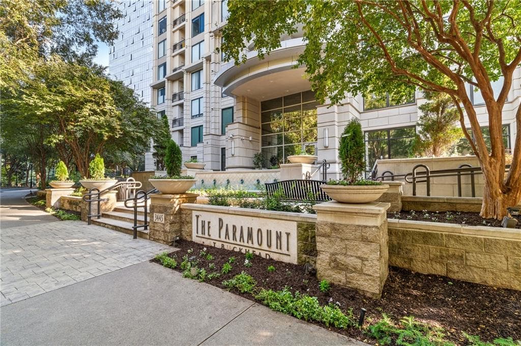 2 bedroom, 2 bathroom, 1,363 sq ft condominium sold at 3445 Stratford Road 704, Atlanta, GA 30326