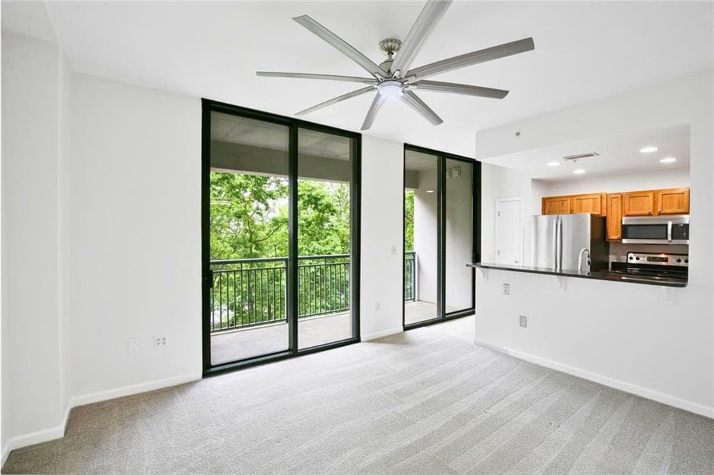 1 bedroom, 1 bathroom condominium sold at 3040 Peachtree Road 305, Atlanta, GA 30305