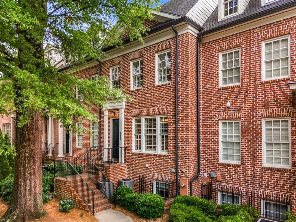 3 bedroom, 4 bathroom, 2,363 sq ft townhouse sold at 848 LULLWATER PARK Lane, Atlanta, GA 30306