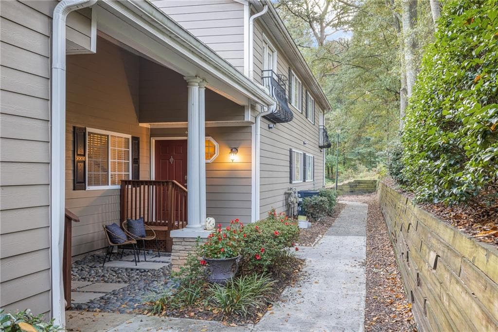 2 bedroom, 3 bathroom, 1,392 sq ft townhouse sold at 1468 Briarwood Road 1404, Brookhaven, GA 30319