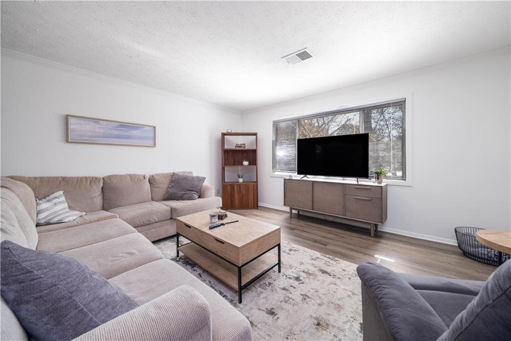 3 bedroom, 2 bathroom, 1,300 sq ft condominium sold at 115 Biscayne Drive E4, Atlanta, GA 30309