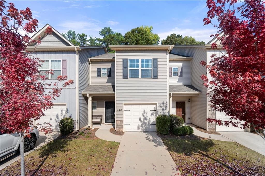 3 bedroom, 3 bathroom, 1,656 sq ft townhouse sold at 640 Oakside Place, Acworth, GA 30102