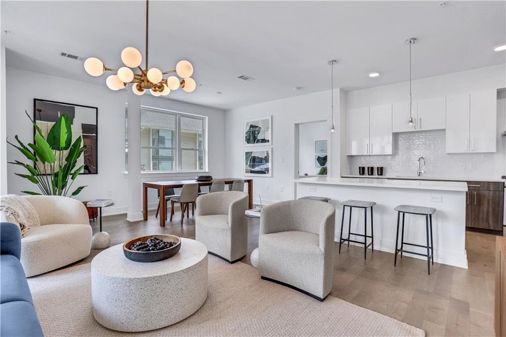 2 bedroom, 2 bathroom, 1,282 sq ft condominium sold at 775 Juniper Street 611, Atlanta, GA 30308