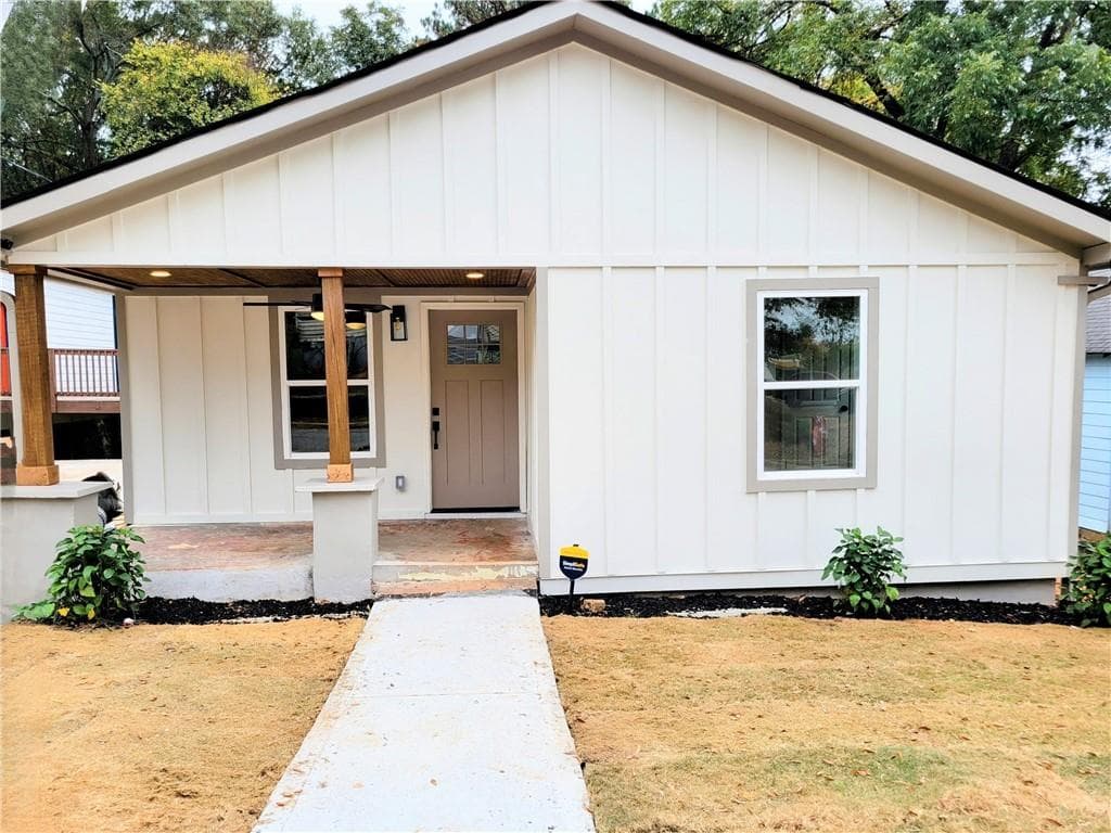 3 bedroom, 3 bathroom single family residence sold at 576 Grant Street, Atlanta, GA 30315