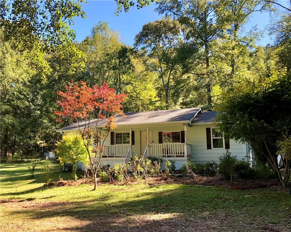 6 bedroom, 4 bathroom single family residence sold at 501 Lakeshore Drive, Stockbridge, GA 30281