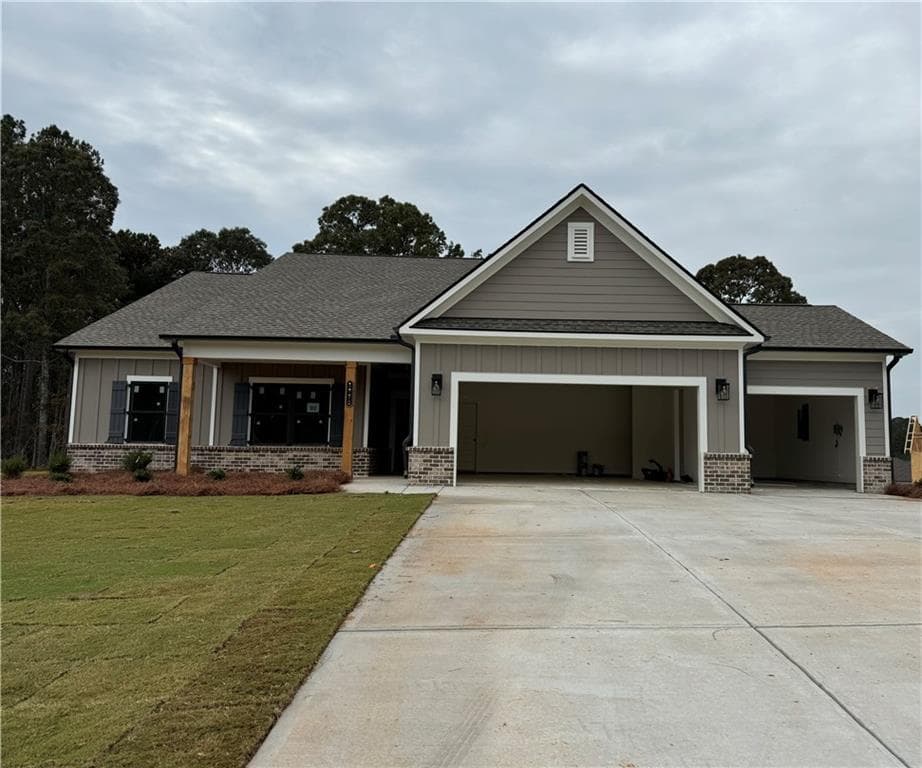 4 bedroom, 3 bathroom, 2,203 sq ft single family residence sold at 1090 Red Oak Boulevard, Loganville, GA 30052