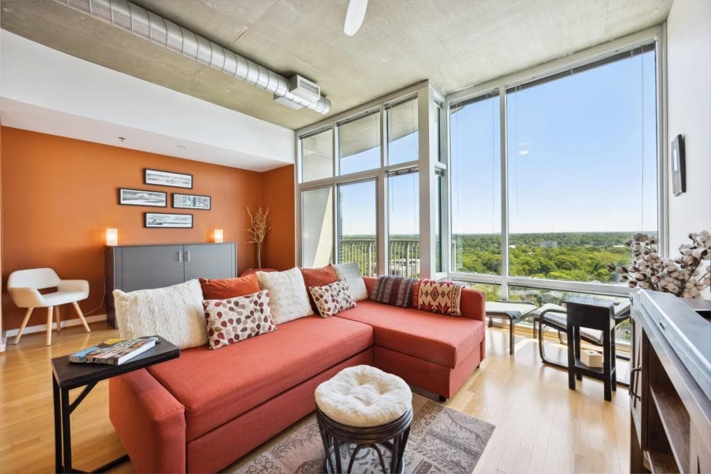 1 bedroom, 1 bathroom, 665 sq ft condominium sold at 943 Peachtree Street 1616, Atlanta, GA 30309