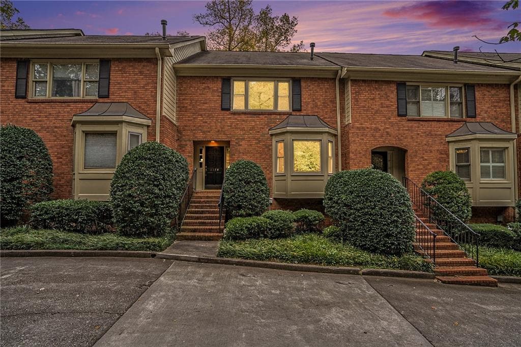 3 bedroom, 3 bathroom, 2,068 sq ft condominium sold at 1379 Sheffield Glen Way, Atlanta, GA 30329