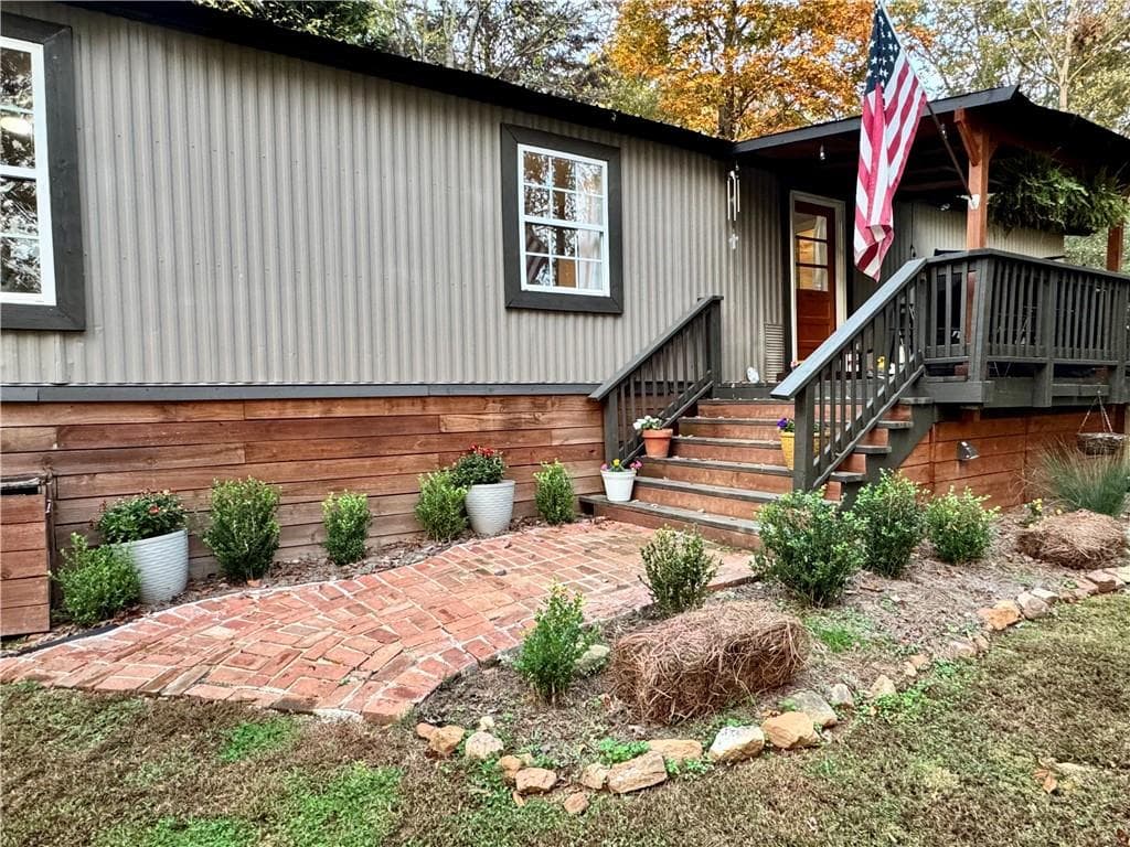 466 Sanders Street, Clarkesville, GA 30523 — most recent listing photo