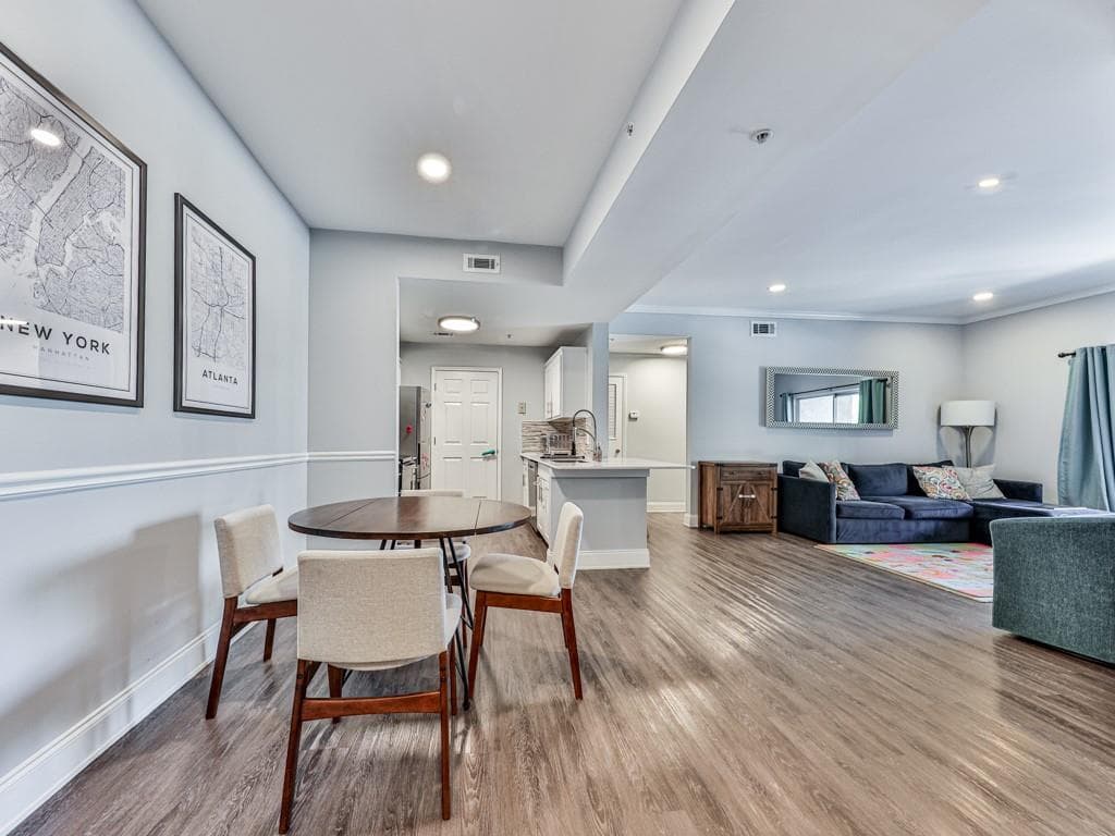 2 bedroom, 2 bathroom, 1,119 sq ft condominium sold at 1074 Peachtree Walk B502, Atlanta, GA 30309