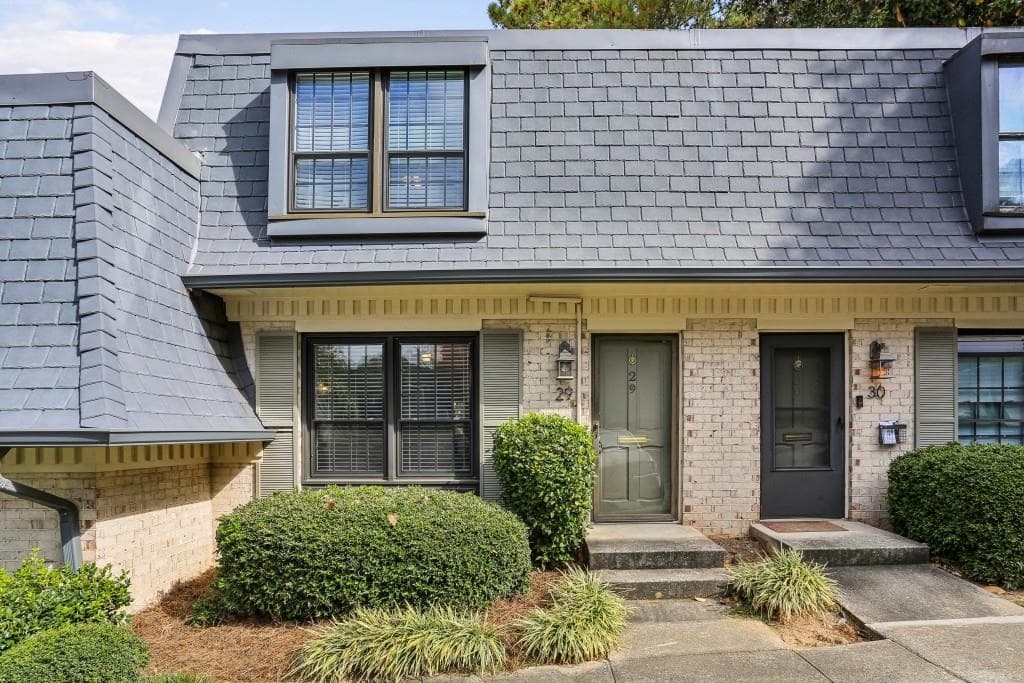 2 bedroom, 2 bathroom townhouse sold at 29 La Rue Place, Atlanta, GA 30327