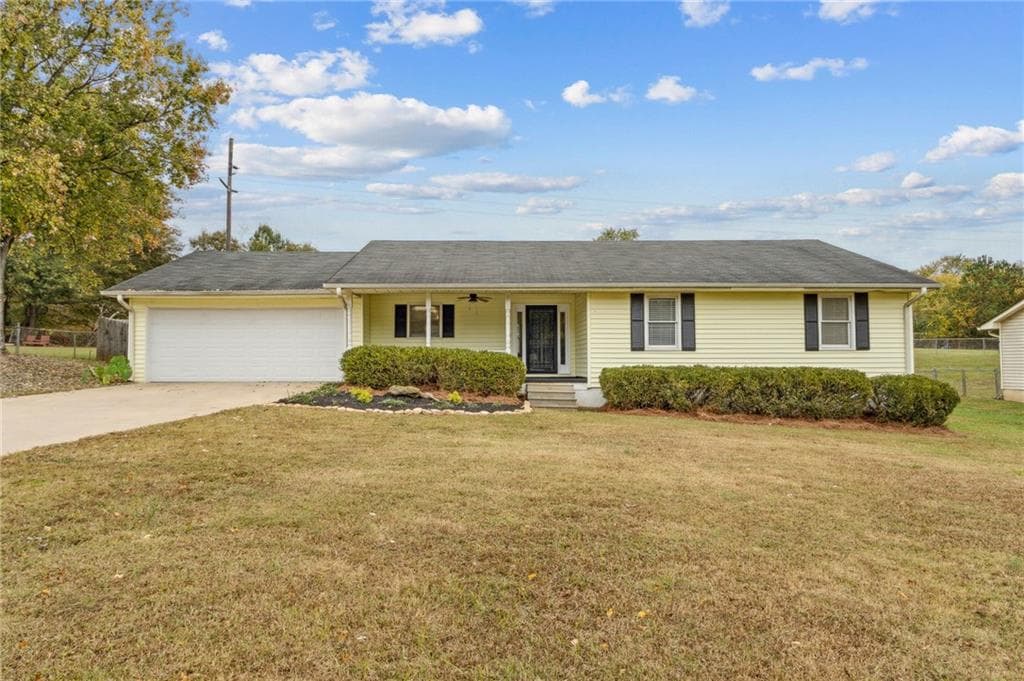 3 bedroom, 2 bathroom, 1,864 sq ft single family residence sold at 5537 Farm House Lane, Oakwood, GA 30566