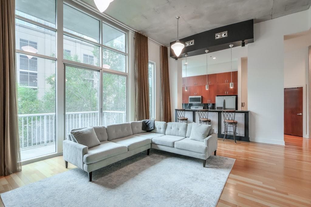 2 bedroom, 3 bathroom, 1,512 sq ft condominium sold at 950 W Peachtree Street 509, Atlanta, GA 30309