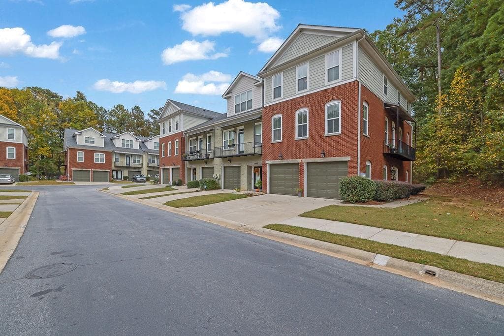 4 bedroom, 4 bathroom, 2,398 sq ft townhouse sold at 5998 Brookside Oak Circle, Norcross, GA 30093