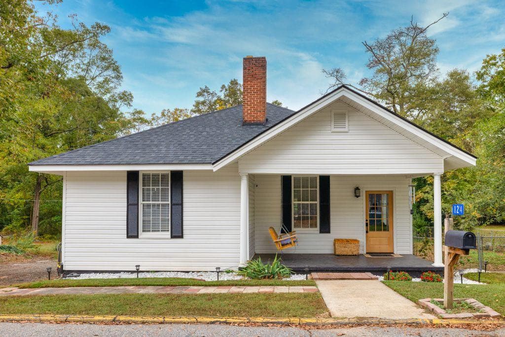 124 4TH Street, Monroe, GA 30655 — most recent listing photo
