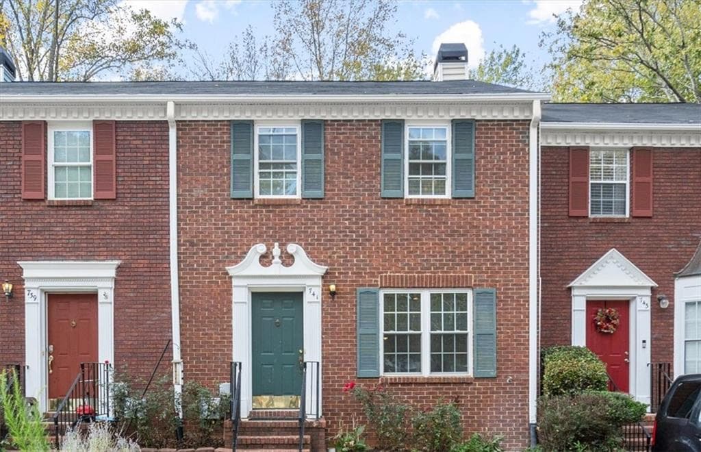 2 bedroom, 3 bathroom townhouse sold at 741 Anderson Walk, Marietta, GA 30062