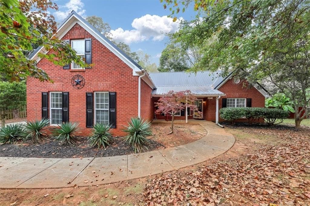 3 bedroom, 2 bathroom single family residence sold at 174 Lauren Marie Drive, Braselton, GA 30517