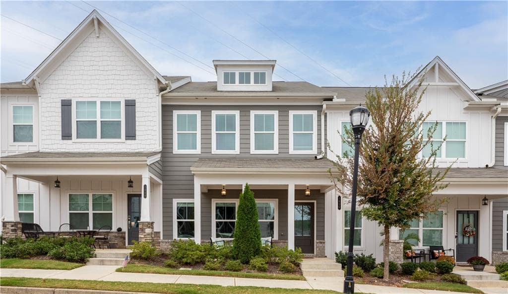 3 bedroom, 3 bathroom, 1,470 sq ft townhouse sold at 1950 Drew Drive, Atlanta, GA 30318