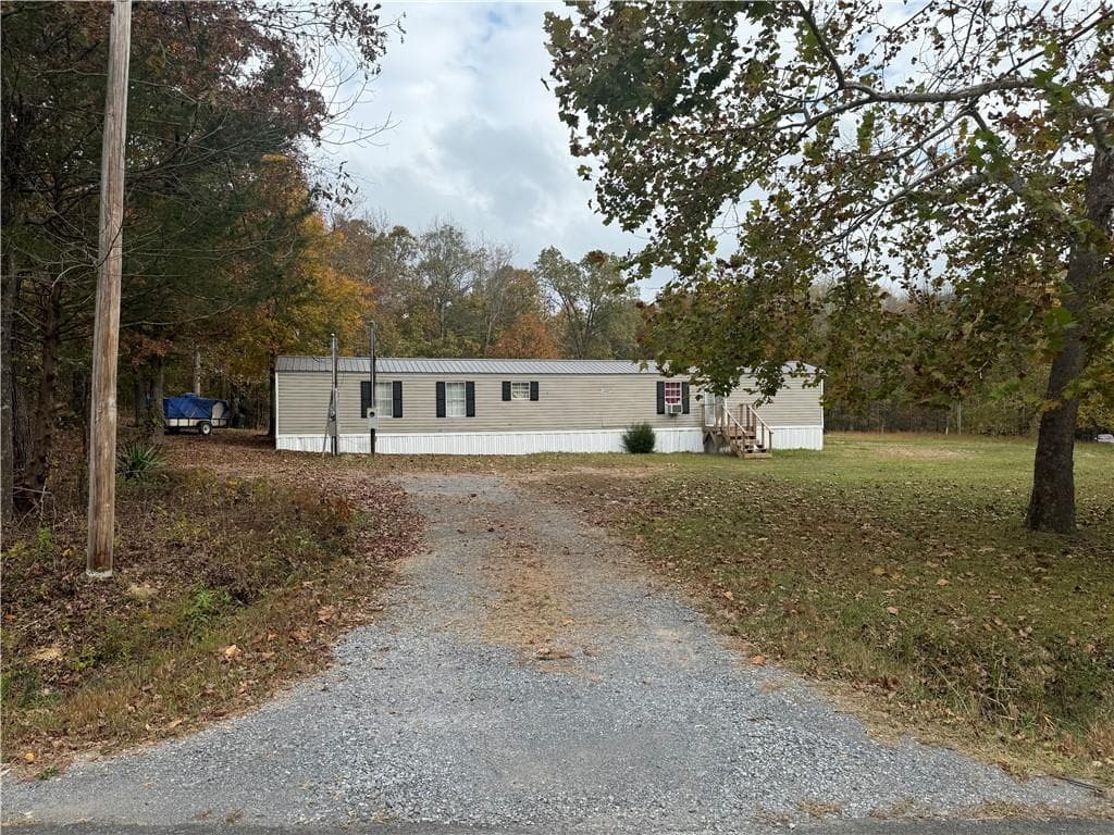 3 bedroom, 2 bathroom single family residence sold at 1000 Berry Bennet Rd, Chatsworth, GA 30705