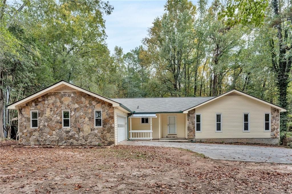 4 bedroom, 2 bathroom, 2,554 sq ft single family residence sold at 1555 Kon Tiki Lane, Jonesboro, GA 30236
