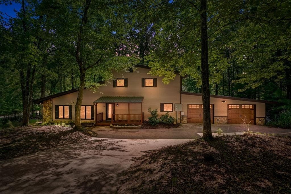 3 bedroom, 4 bathroom single family residence sold at 134 Lone Bear Drive, Waleska, GA 30183