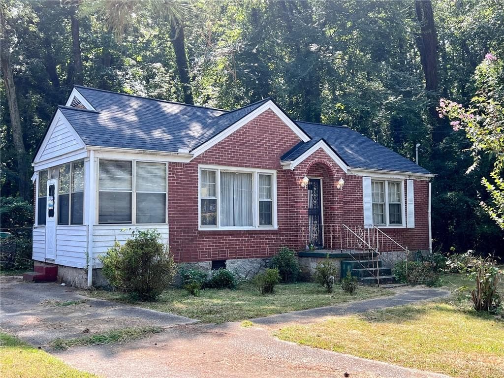 2 bedroom, 1 bathroom single family residence sold at 1907 Grandview Circle, Atlanta, GA 30316