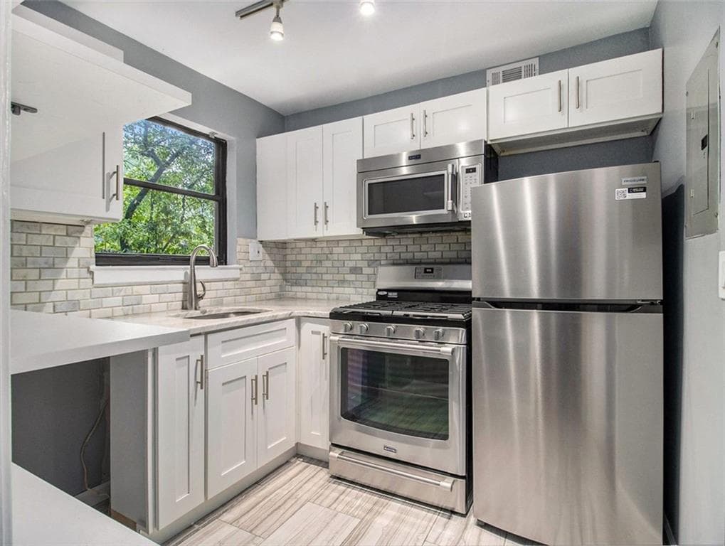 1 bedroom, 1 bathroom, 435 sq ft condominium sold at 331 3RD Street 2, Atlanta, GA 30308