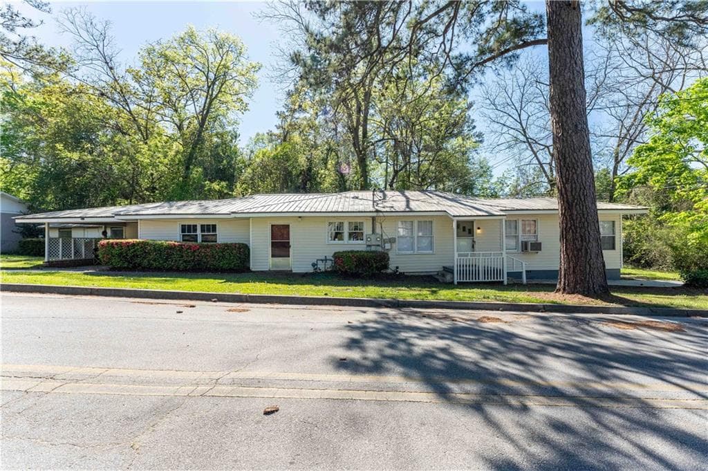 duplex sold at 1211 Pinewood Drive, Milledgeville, GA 31061