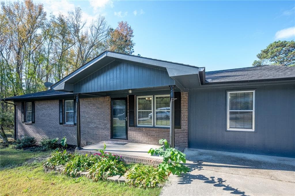 4 bedroom, 2 bathroom single family residence sold at 111 Echota Avenue, Calhoun, GA 30701