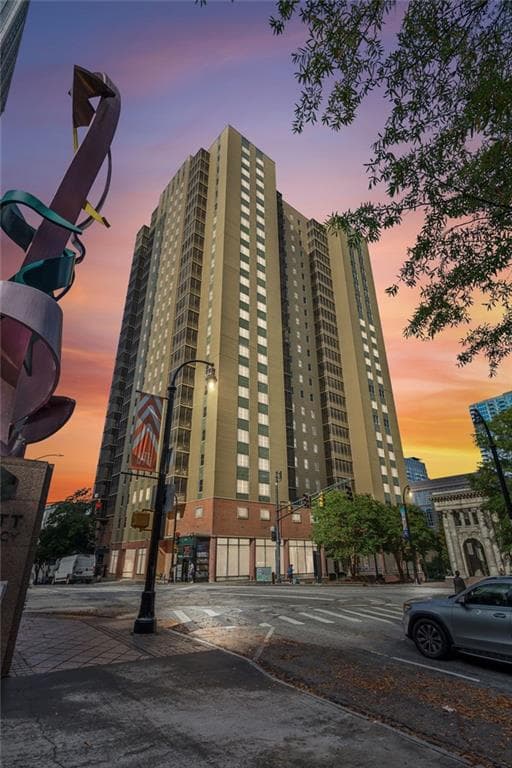 1 bedroom, 1 bathroom condominium sold at 300 Peachtree Street 6C, Atlanta, GA 30308