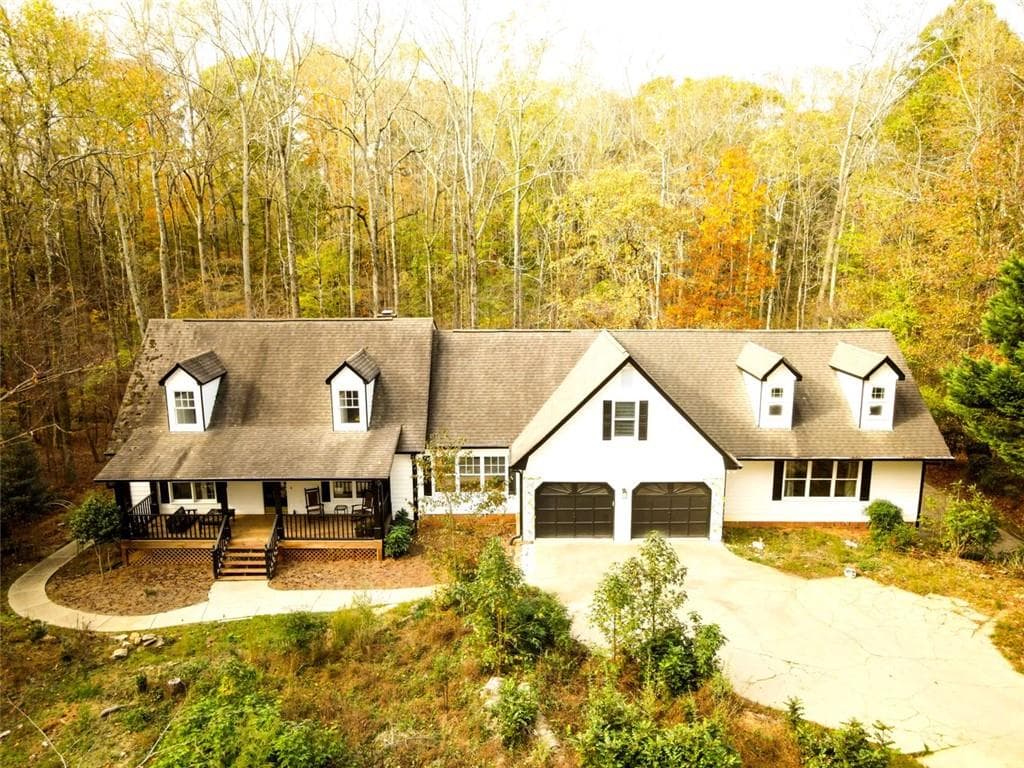 5 bedroom, 5 bathroom, 4,472 sq ft single family residence sold at 5085 Meadowbrook Circle, Suwanee, GA 30024