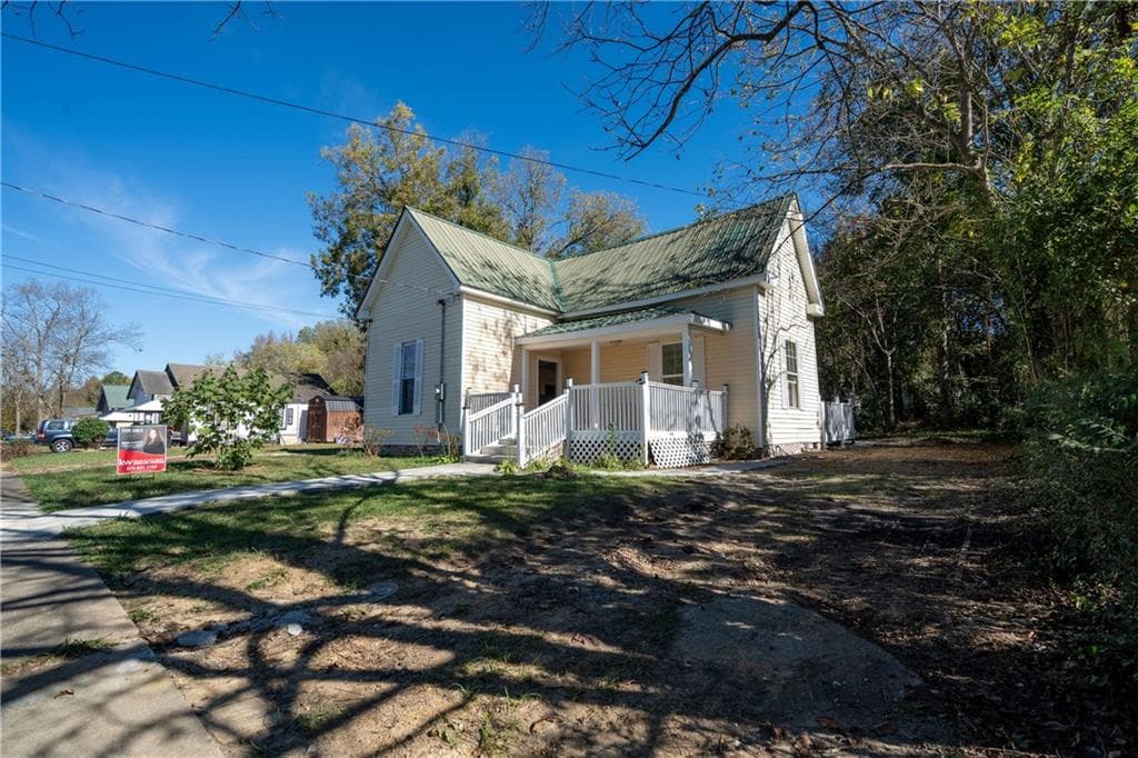 3 bedroom, 2 bathroom single family residence sold at 513 Branham Avenue, Rome, GA 30161