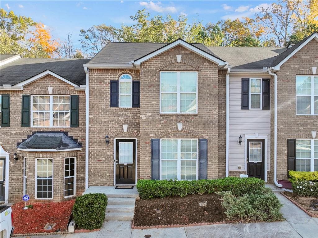 3 bedroom, 3 bathroom, 1,400 sq ft townhouse sold at 2736 Valley Green Drive, Gainesville, GA 30504
