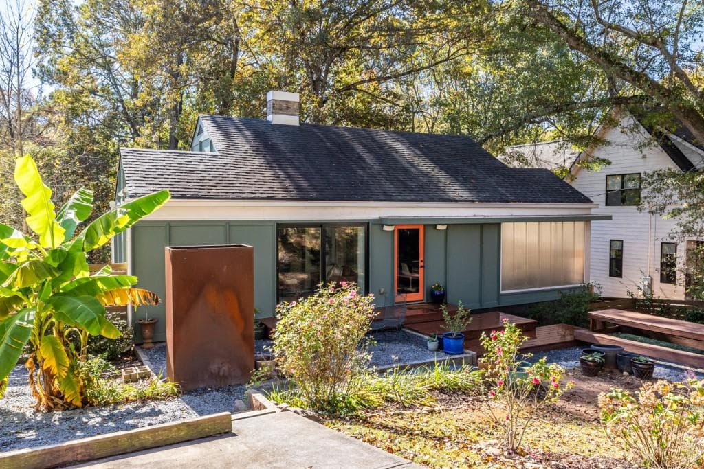 2 bedroom, 1 bathroom, 962 sq ft single family residence sold at 1470 Catherine Street, Decatur, GA 30030