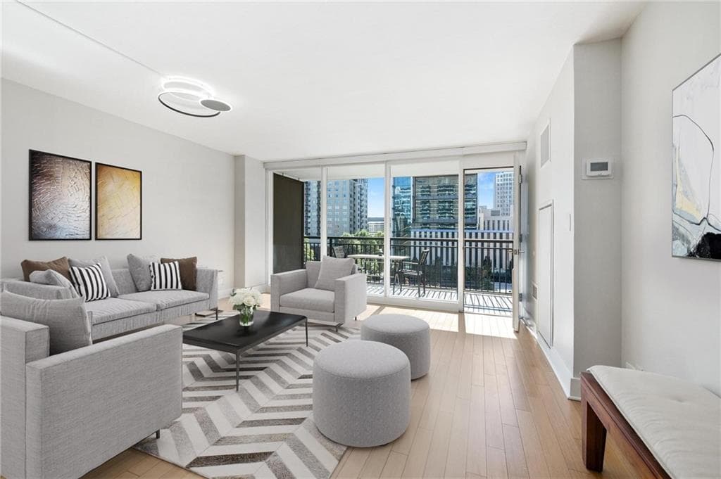 1 bedroom, 1 bathroom, 786 sq ft condominium sold at 620 Peachtree Street 609, Atlanta, GA 30308