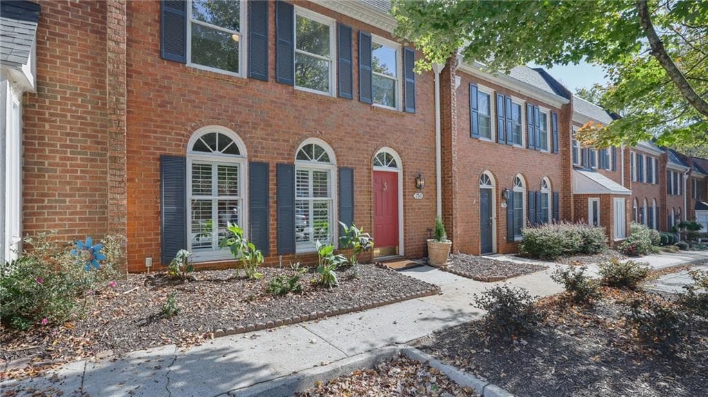 2 bedroom, 3 bathroom, 1,536 sq ft townhouse sold at 7511 Saint Charles Square, Roswell, GA 30075