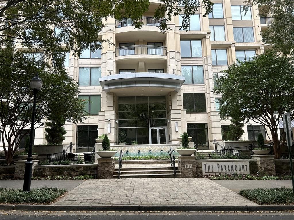 1 bedroom, 1 bathroom, 1,303 sq ft condominium sold at 3445 Stratford Road 2808, Atlanta, GA 30326