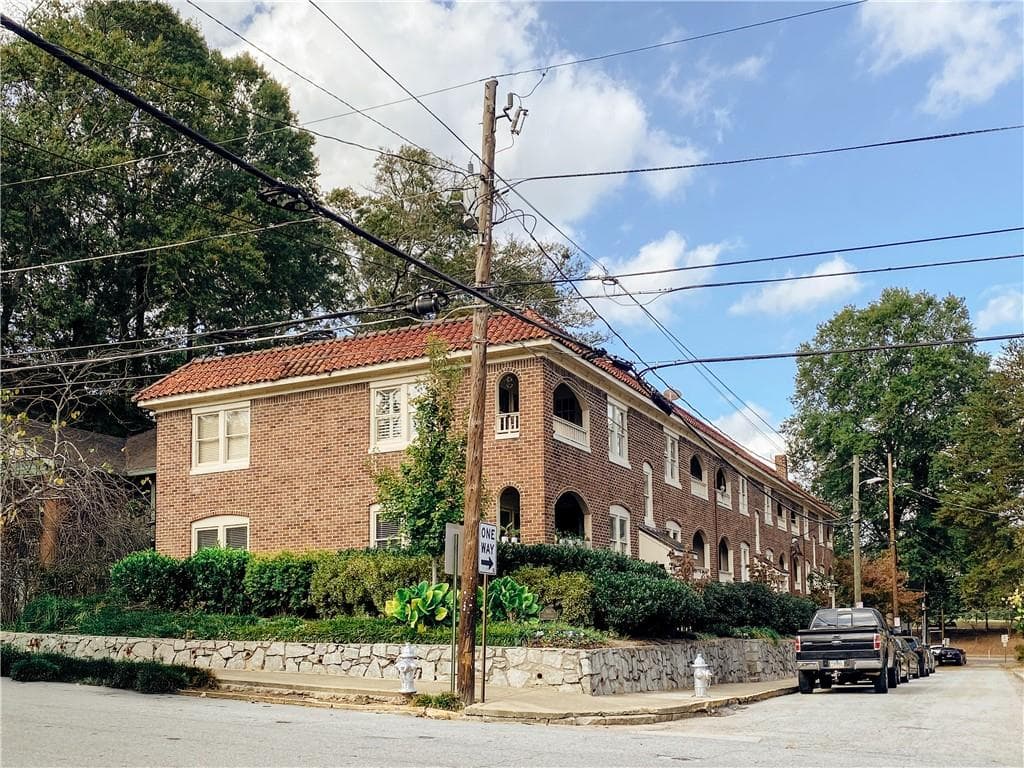 2 bedroom, 1 bathroom condominium sold at 960 Taft Avenue 6, Atlanta, GA 30309