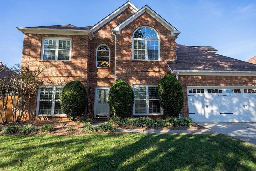 10880 Pinewalk Forest Circle, Alpharetta, GA 30022 — most recent listing photo